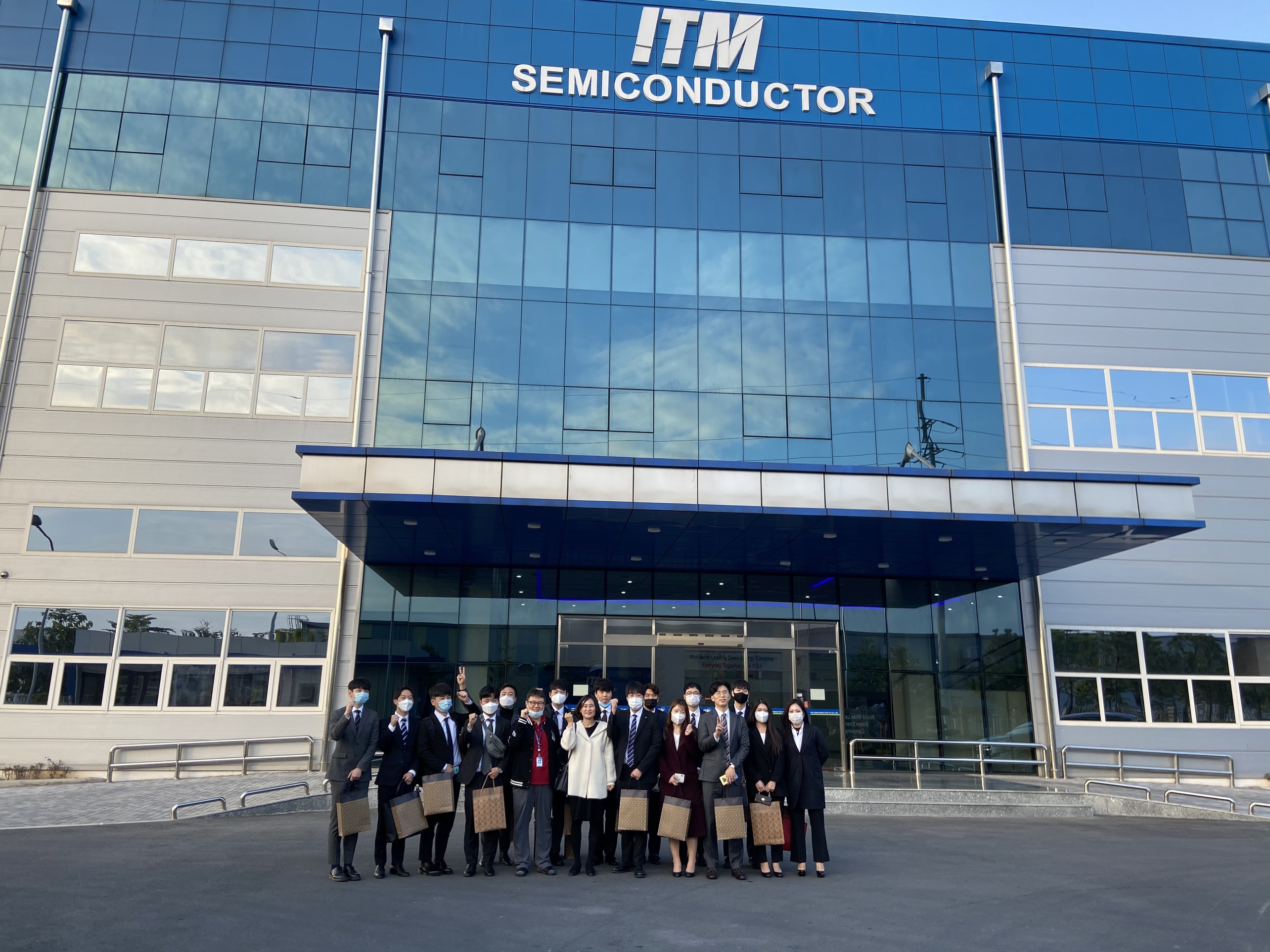 9e61b3b35eed240b53faf16eb4a3fe98